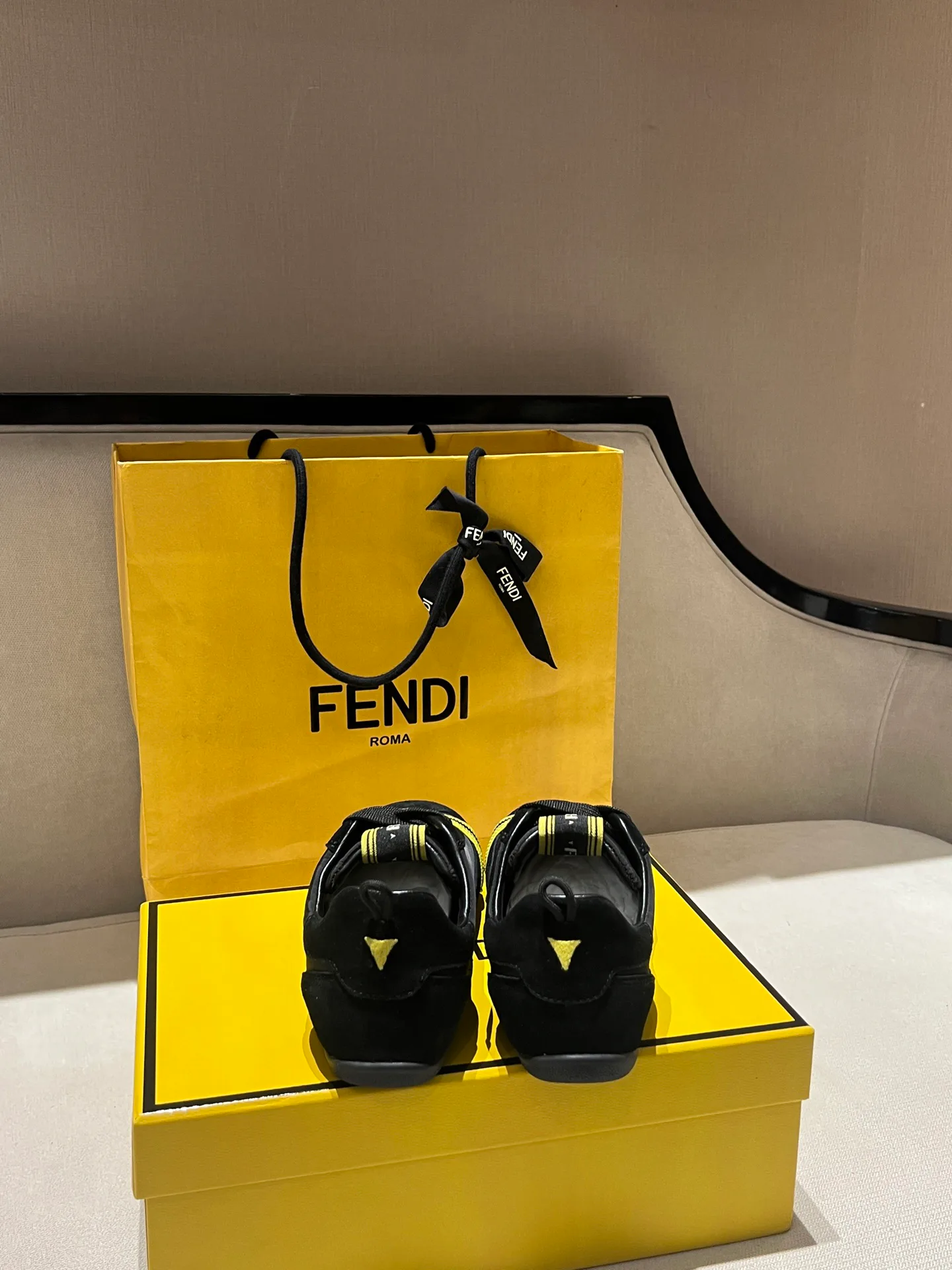 Кроссовки Женские Fendi 18278638