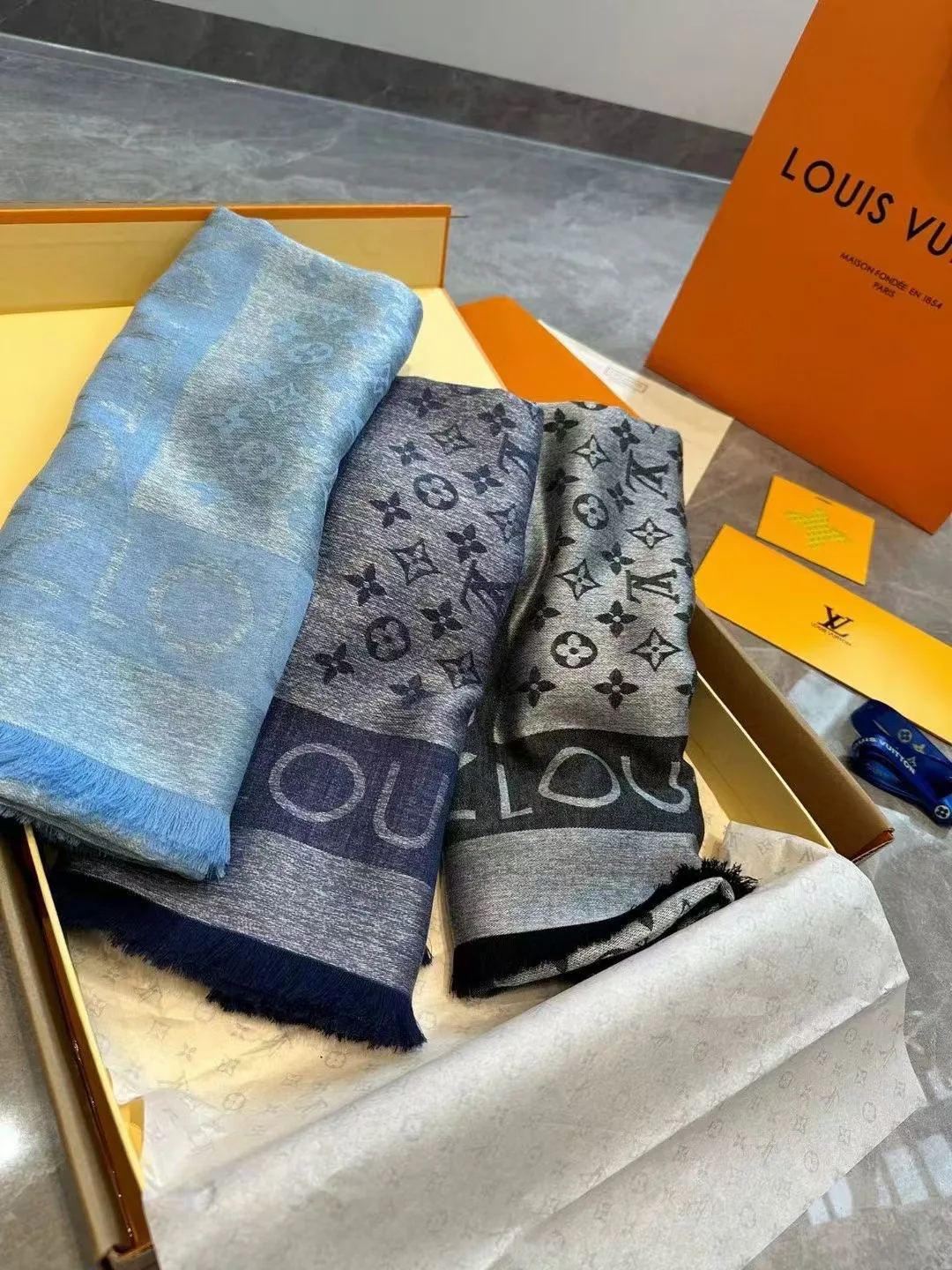 Шарфы Louis Vuitton 17991541