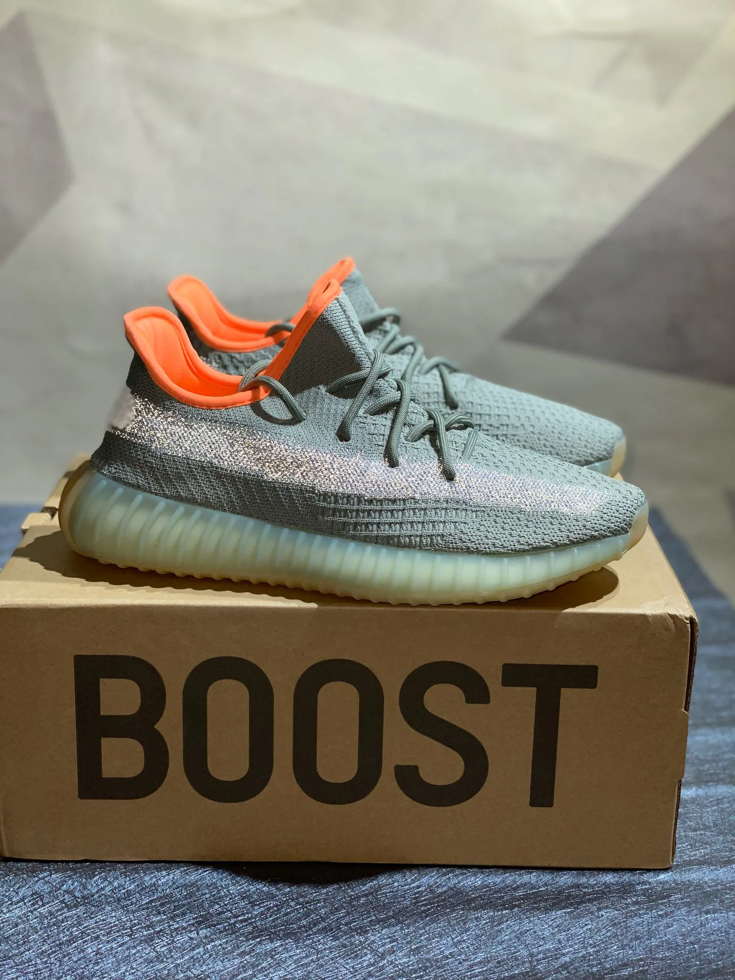 Кроссовки Женские Yeezy 17326259