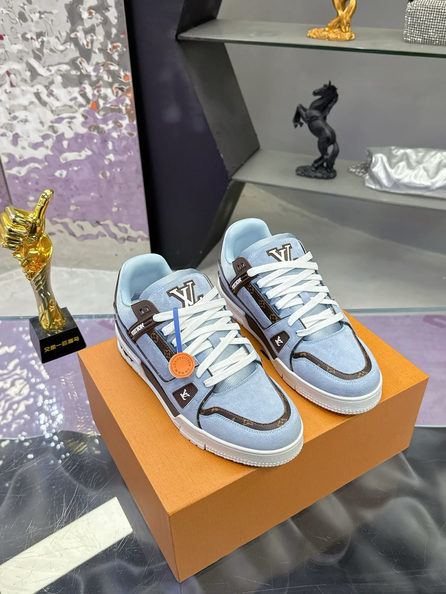 Кроссовки Женские Louis Vuitton 17530415