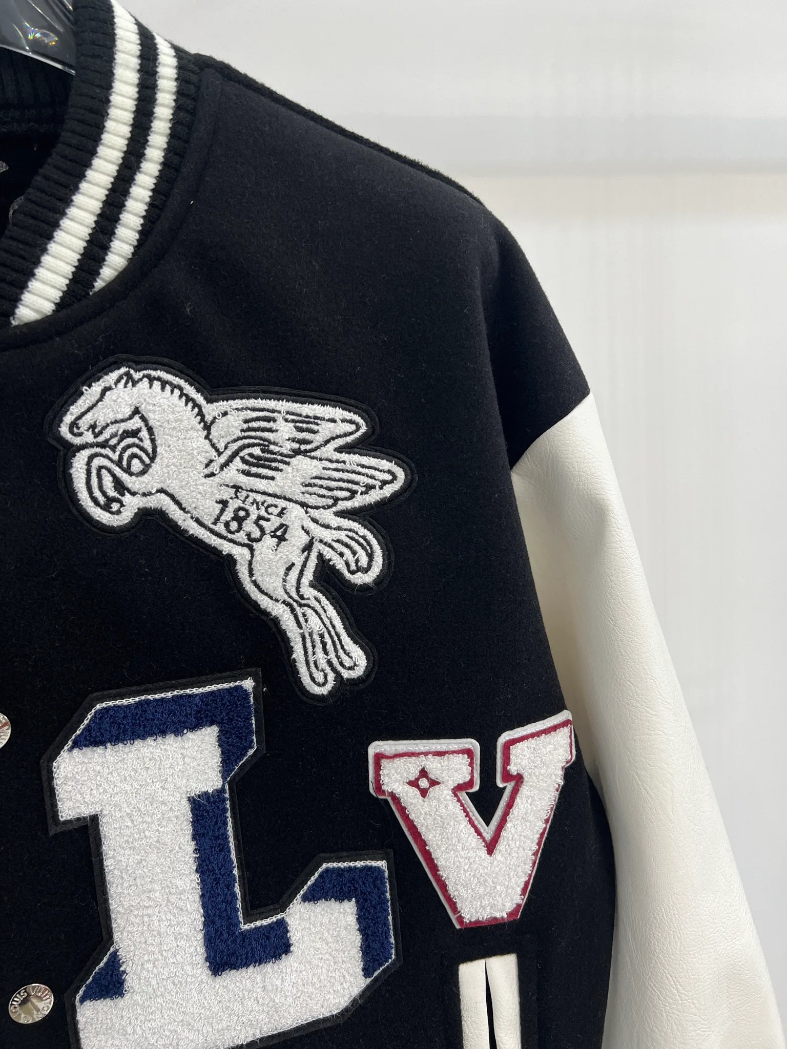 Куртки И Пуховики Женские Louis Vuitton 20699