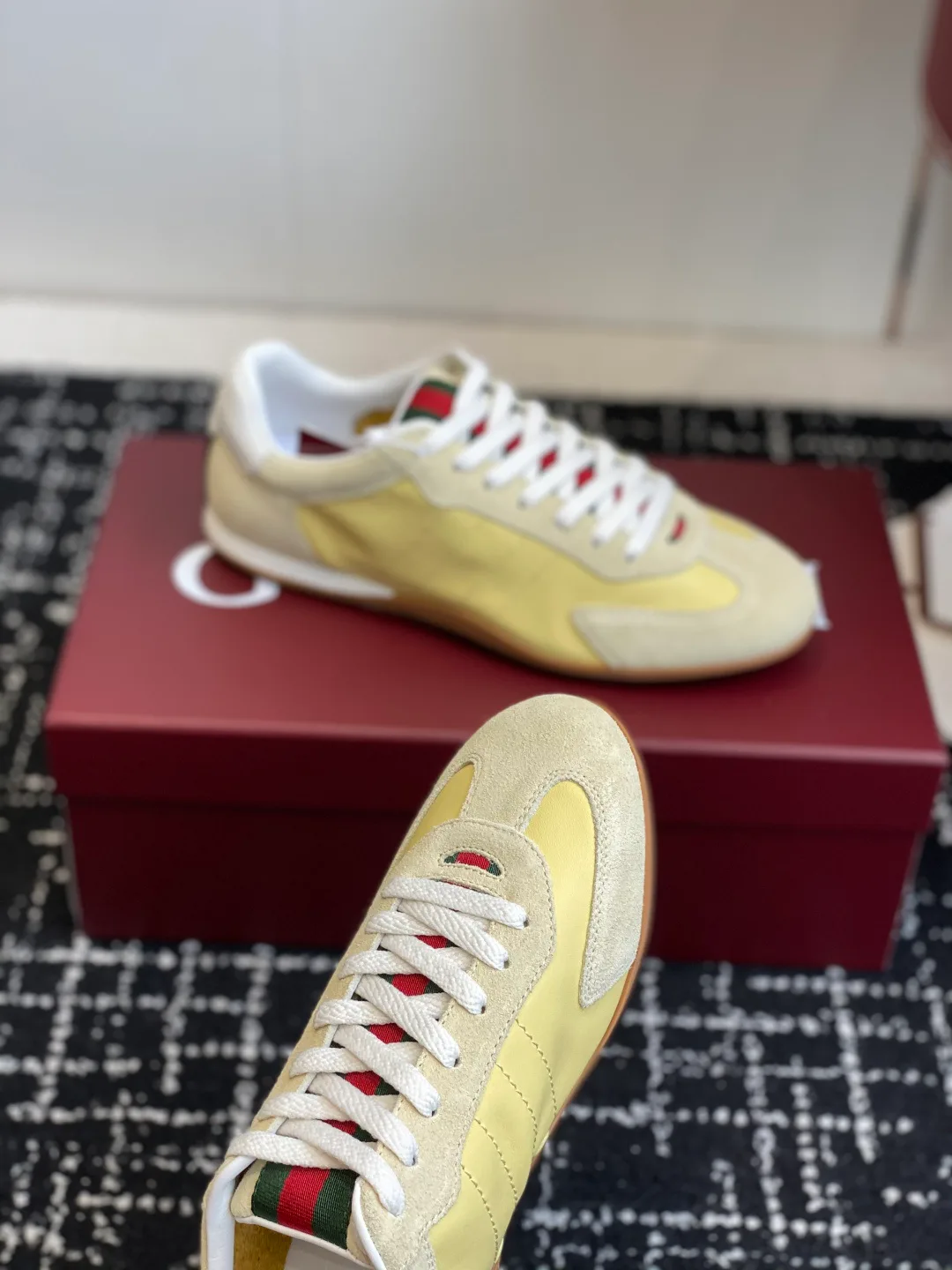 Кроссовки Женские Gucci 11373266