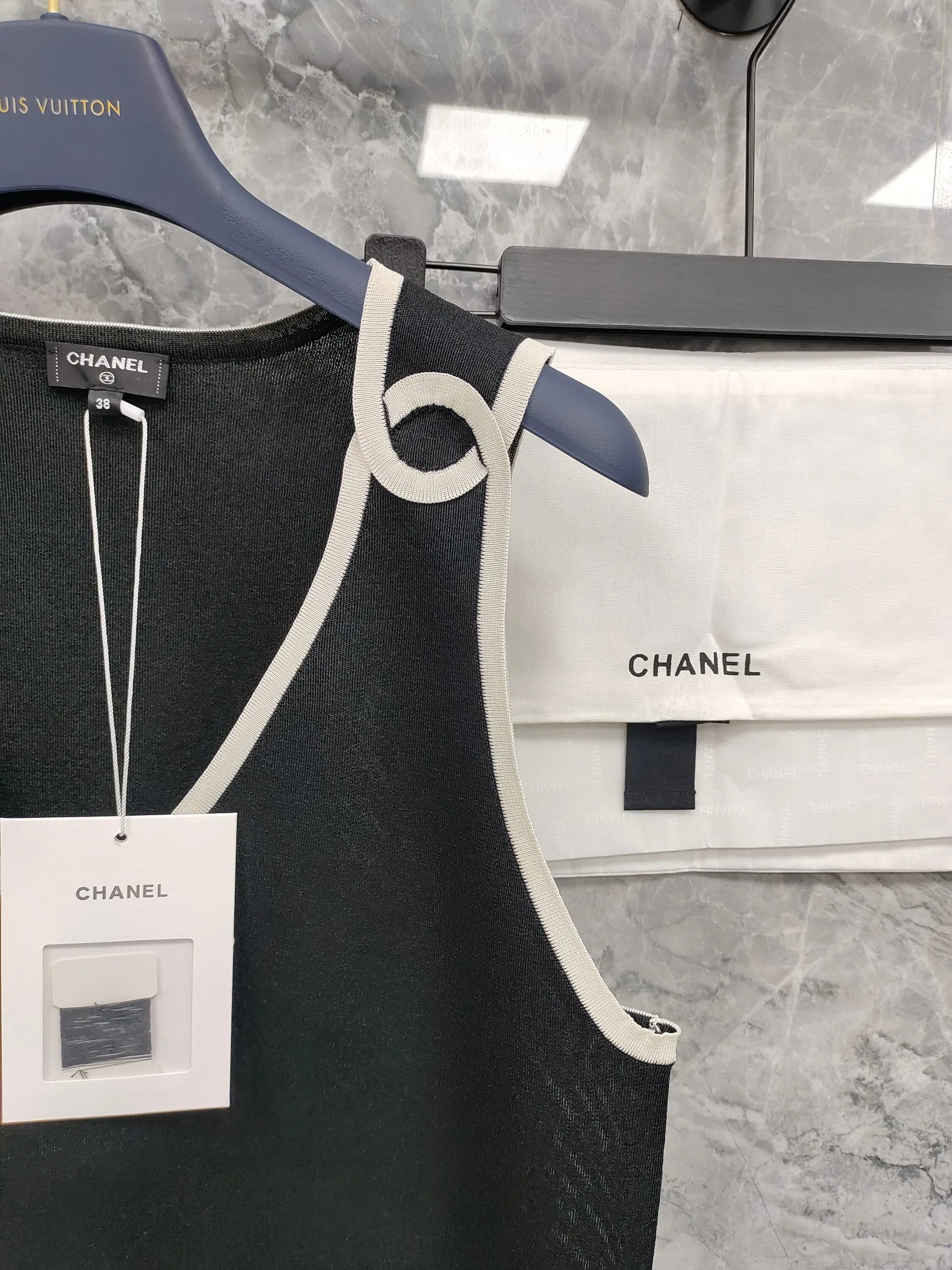 Жилеты Женские Chanel 14128778