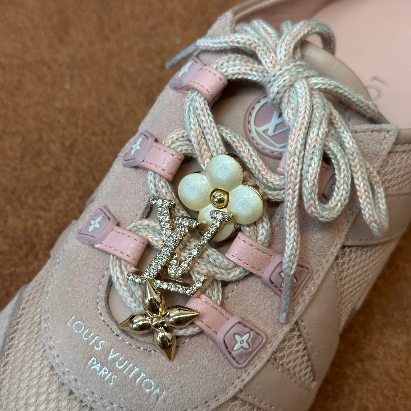 Кроссовки Женские Louis Vuitton 18120472