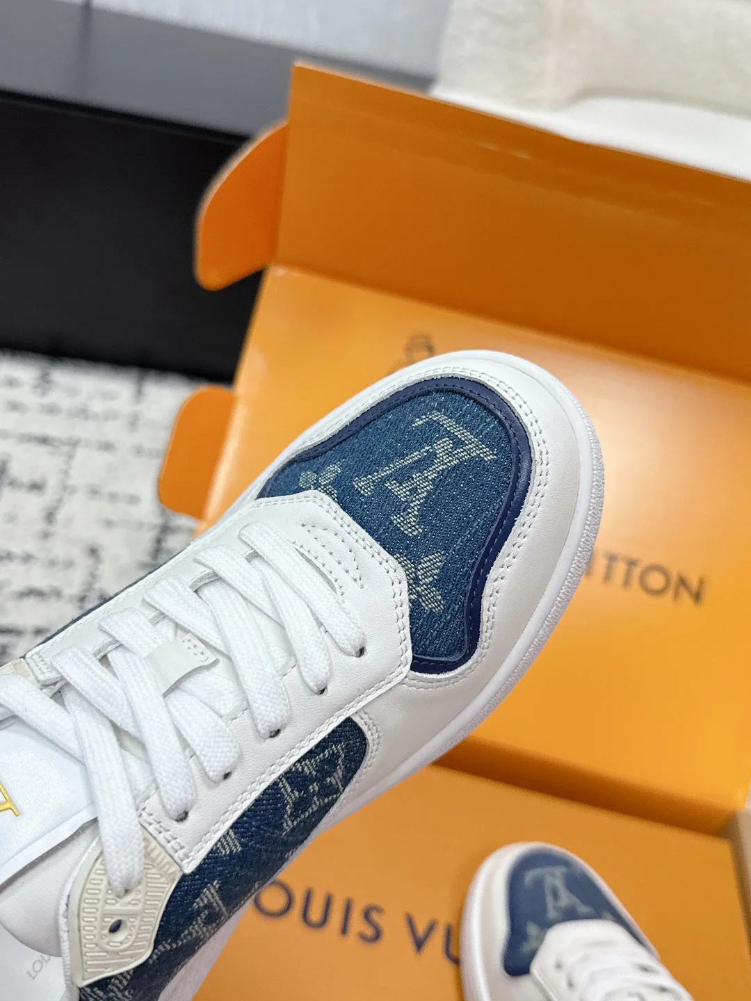 Кроссовки Женские Louis Vuitton 2471175