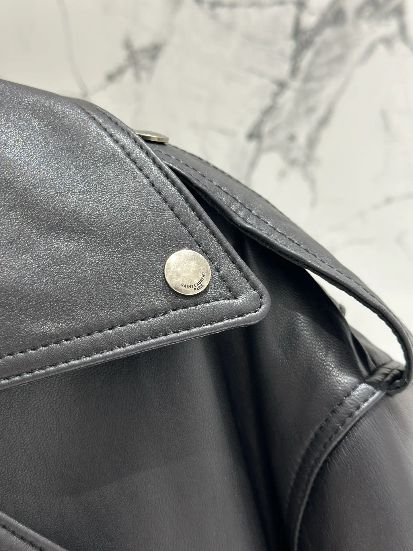 Кожаные Куртки И Дублёнки Женские Saint Laurent 5350238