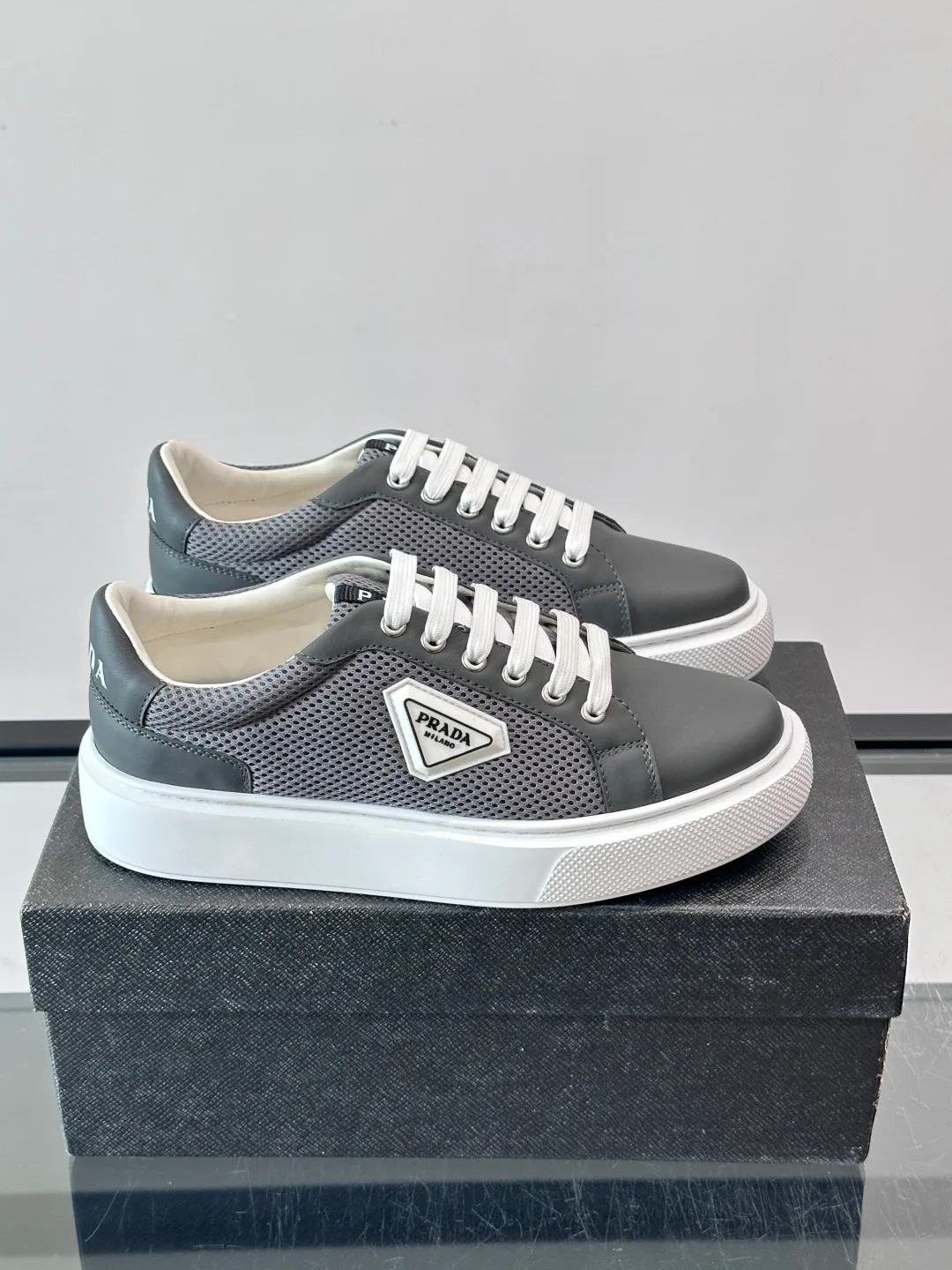 Кроссовки Женские Prada 17497963