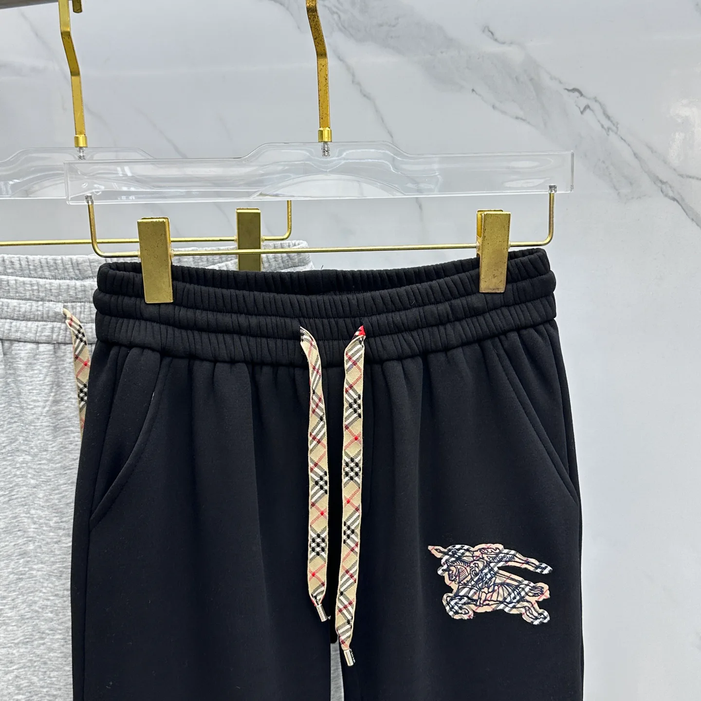 Брюки Мужские Burberry 18246683