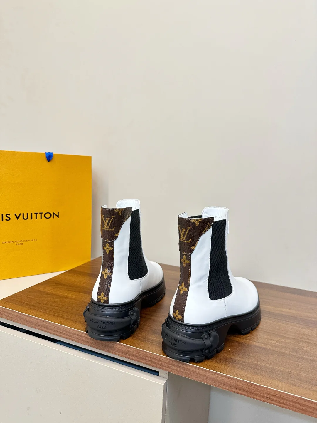 Ботинки Женские Louis Vuitton 1468758