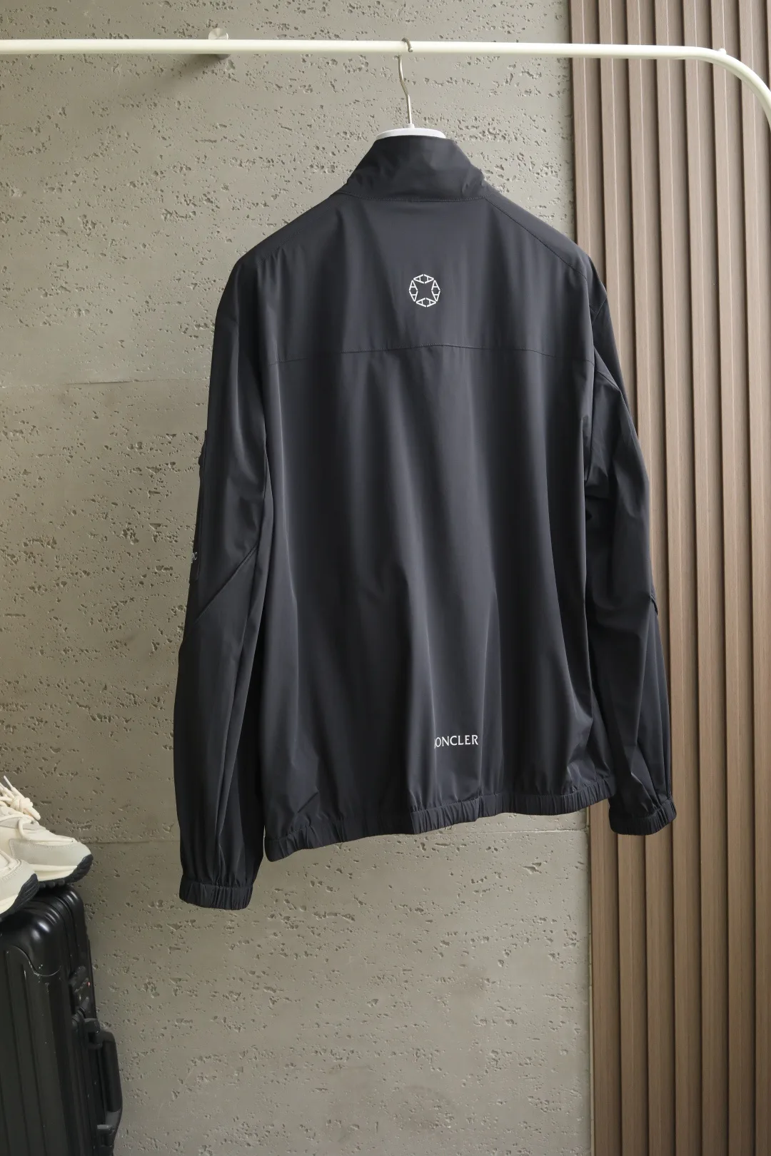 Куртки И Пуховики Мужские Moncler 11424975