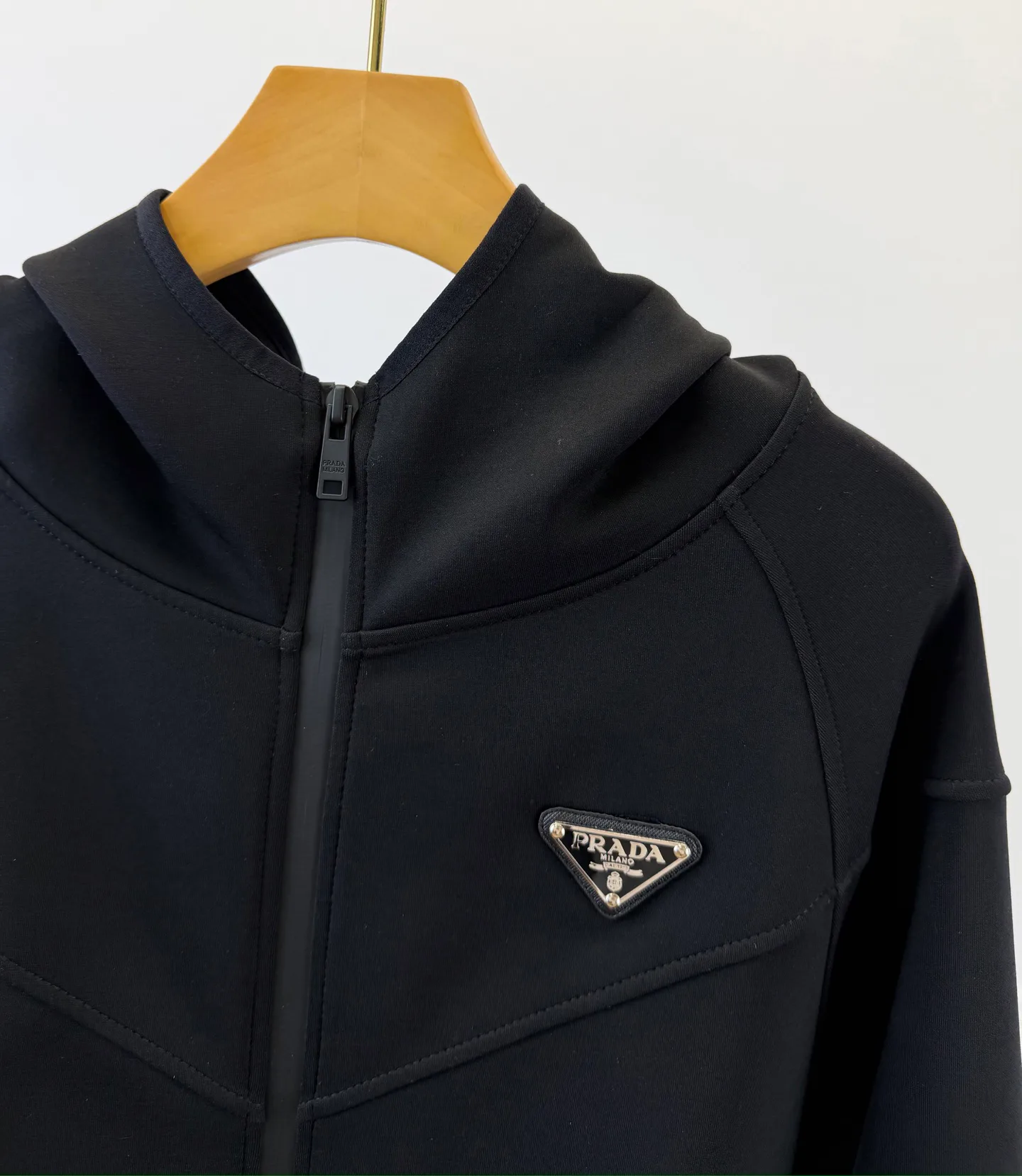 Куртки И Пуховики Женские Prada 18766878