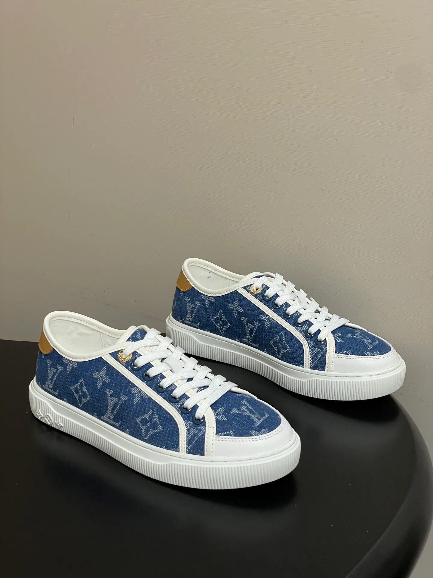 Кроссовки Женские Louis Vuitton 13343881