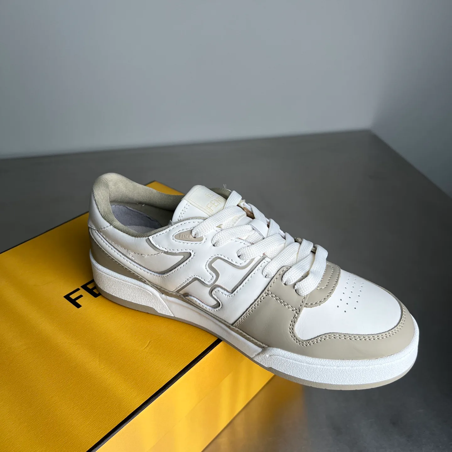 Кроссовки Женские Fendi 31727