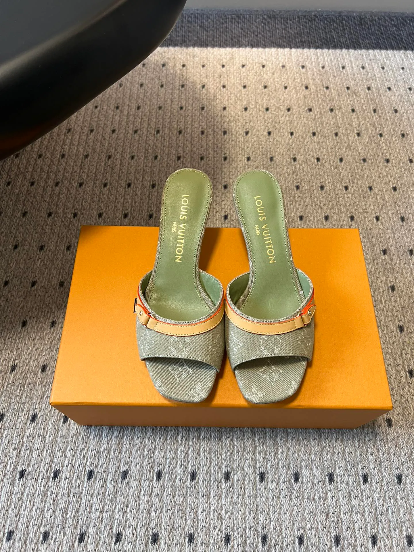 Босоножки Женские Louis Vuitton 11755087