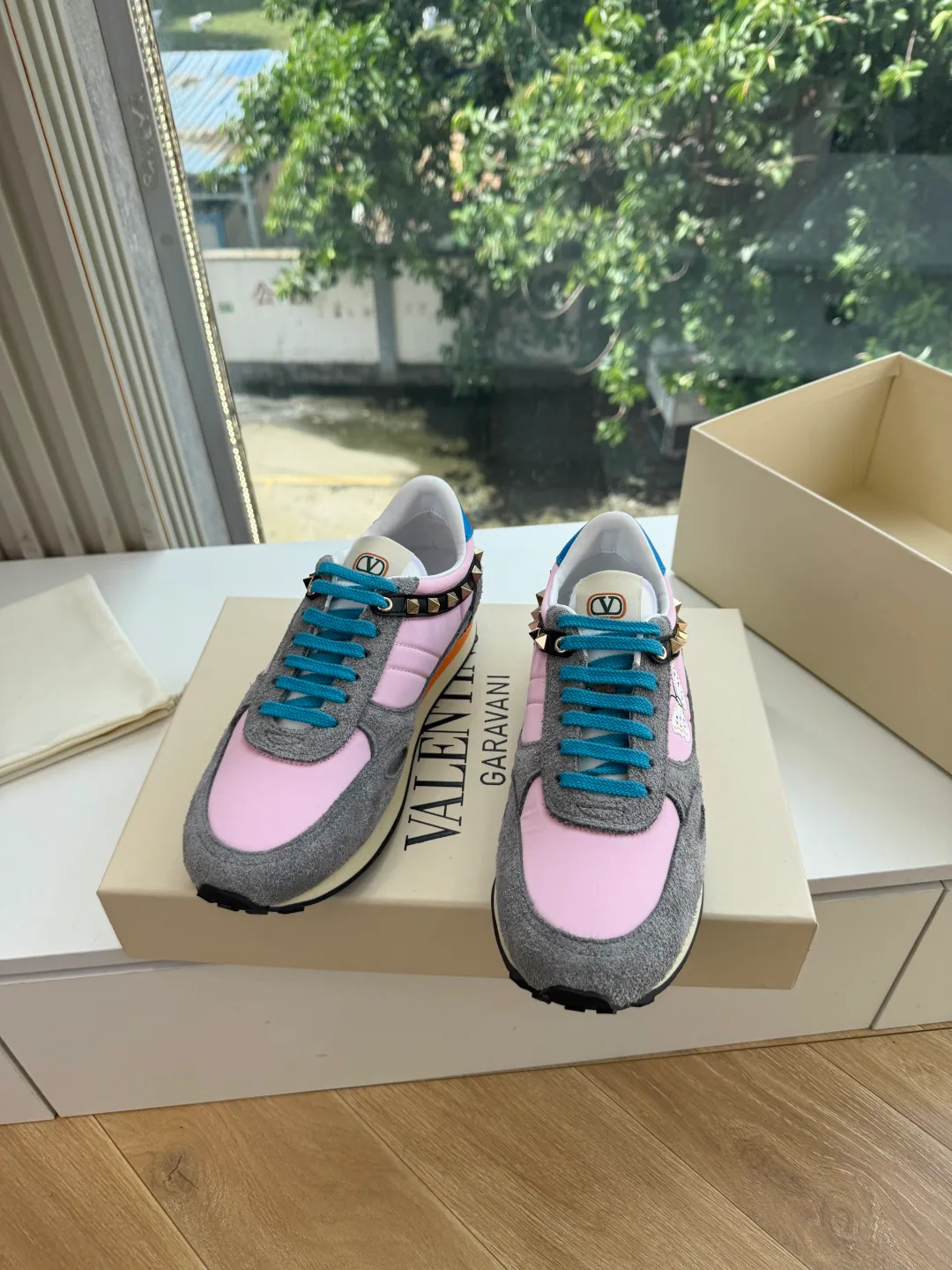Кроссовки Женские Valentino 18053443
