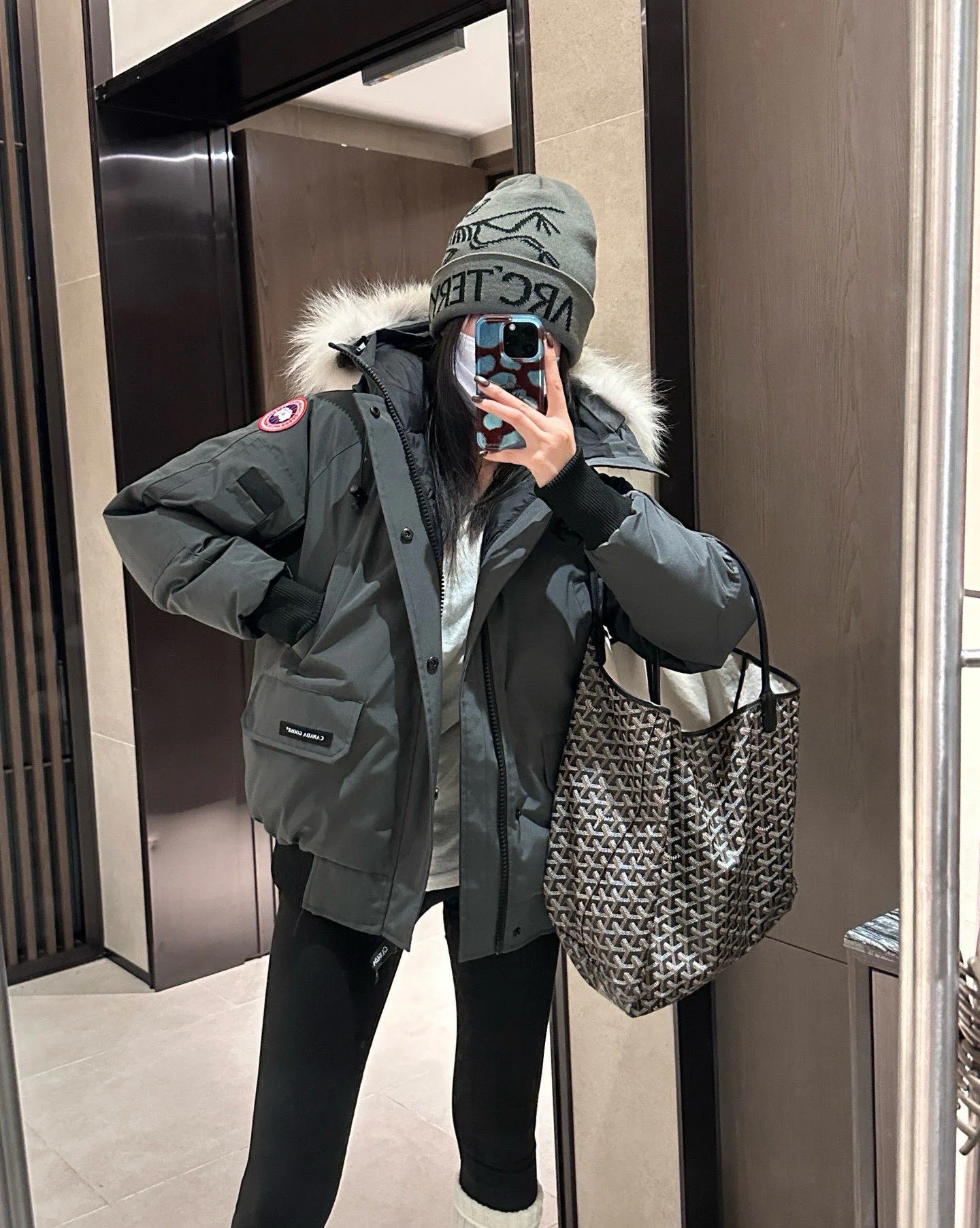 Куртки И Пуховики Женские Canada Goose 4443583