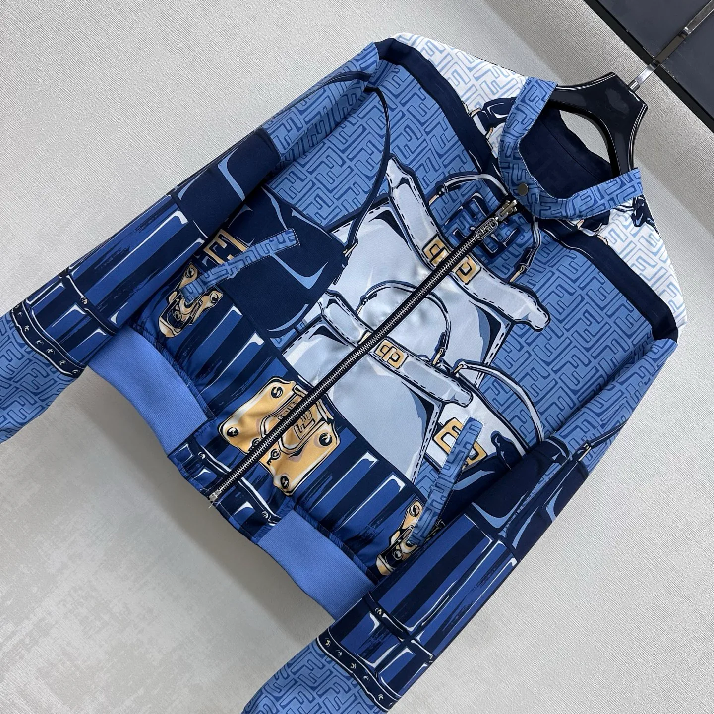 Куртки И Пуховики Женские Fendi 18327909