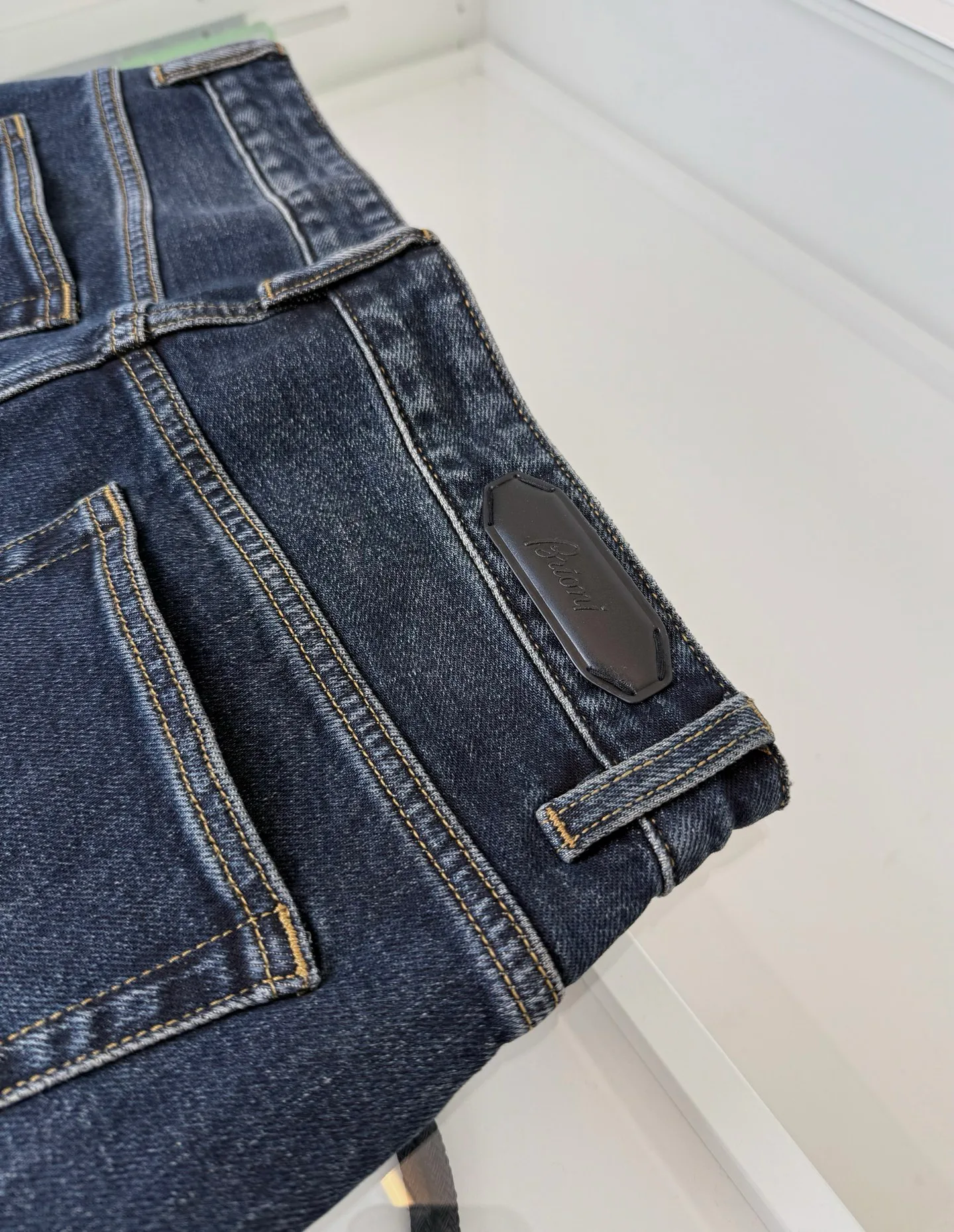 Джинсы Мужские Brioni 18244476