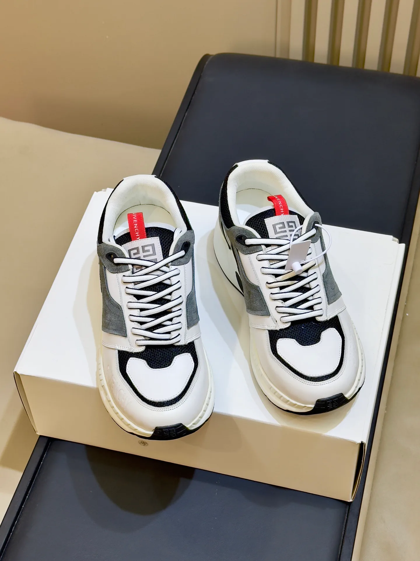 Кроссовки Женские Givenchy 18073545