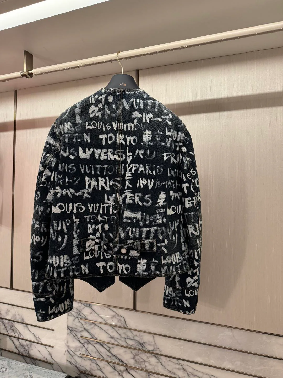 Куртки И Пуховики Мужские Louis Vuitton 1566565