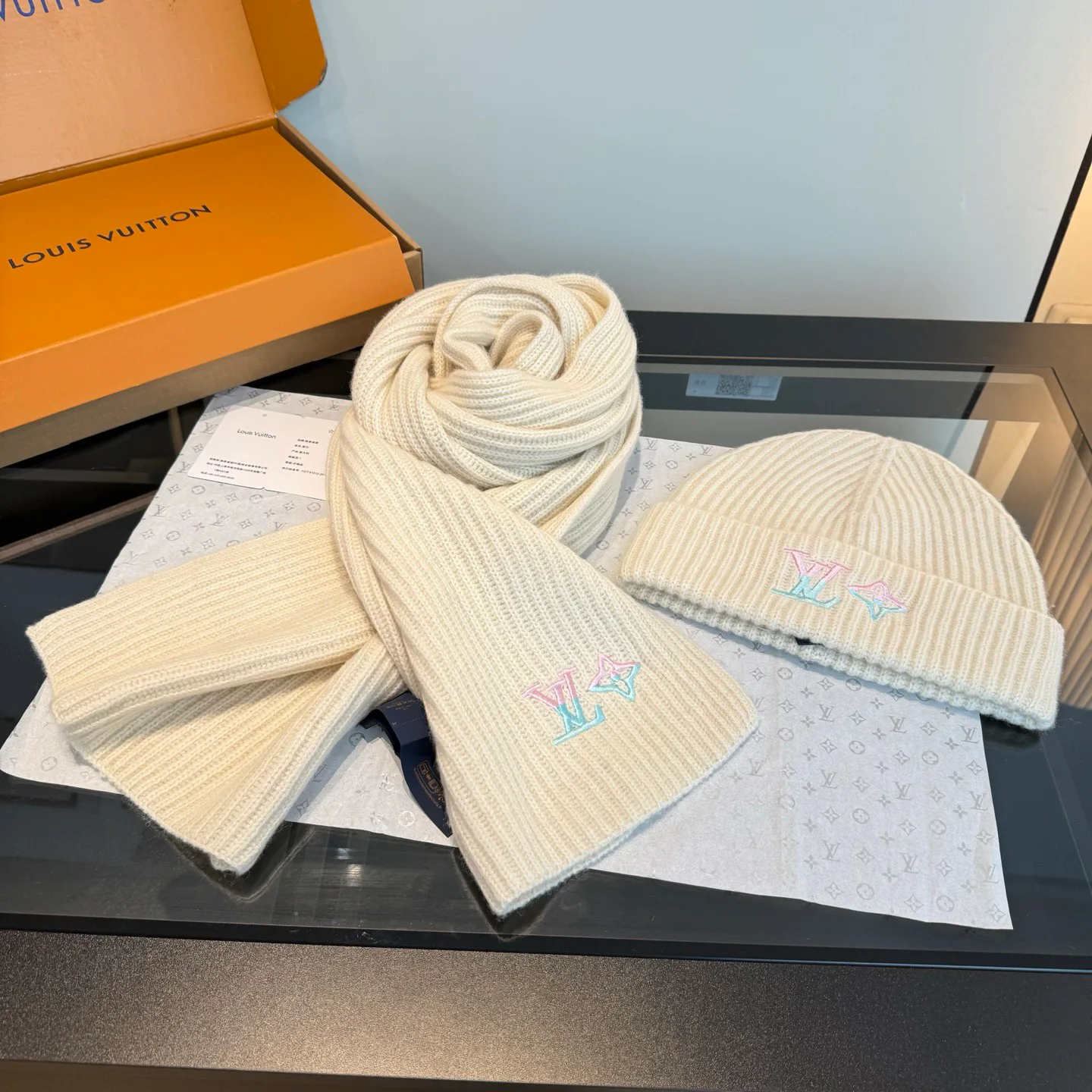 Шарфы Louis Vuitton 613398