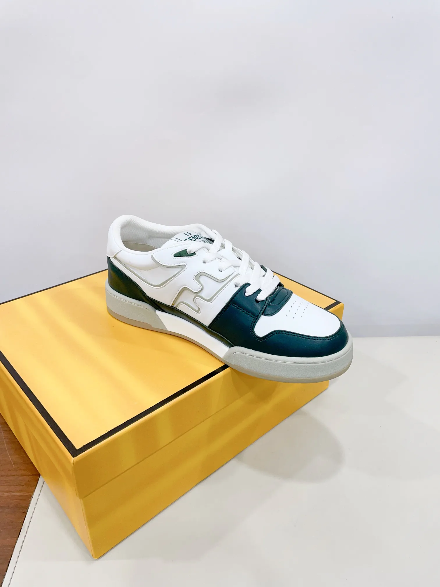 Кроссовки Женские Fendi 2968