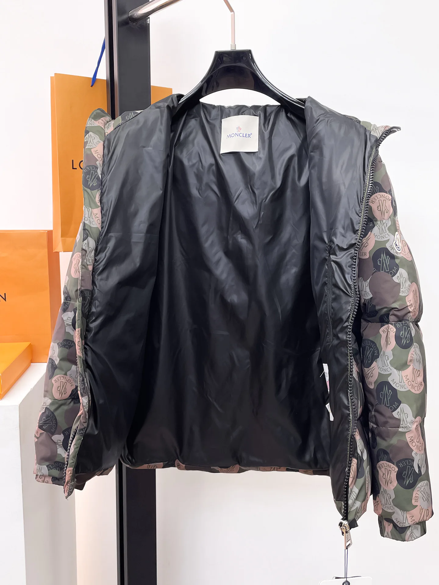 Куртки И Пуховики Женские Moncler 18740341