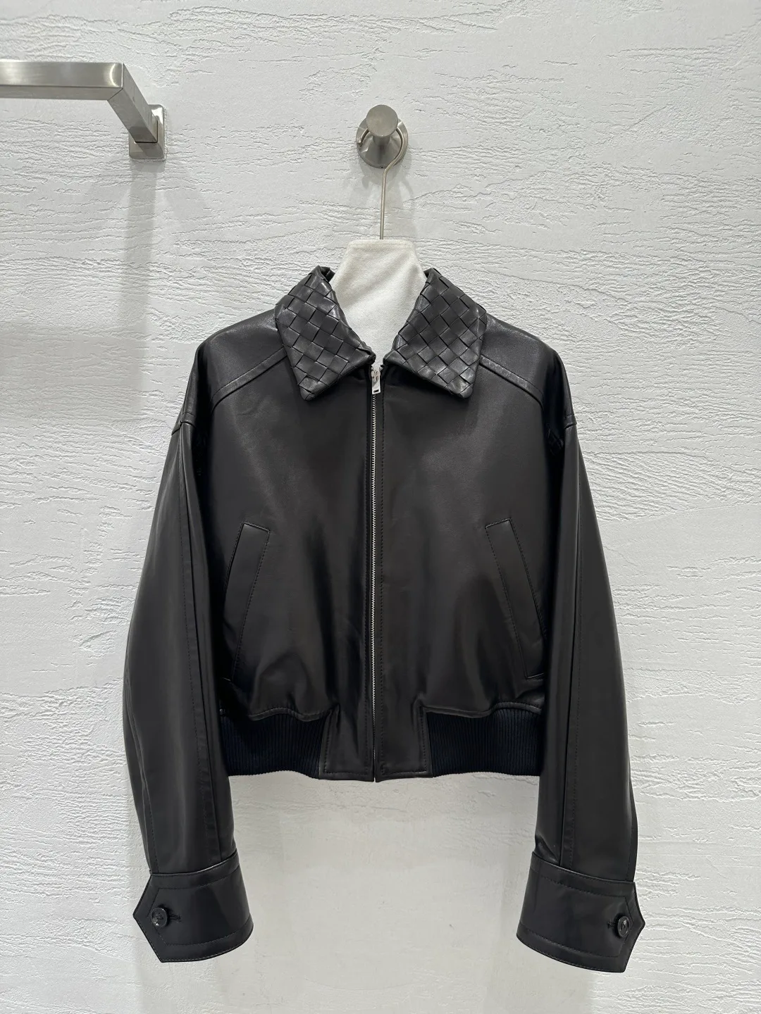 Кожаные Куртки И Дублёнки Женские Bottega Veneta 5930396