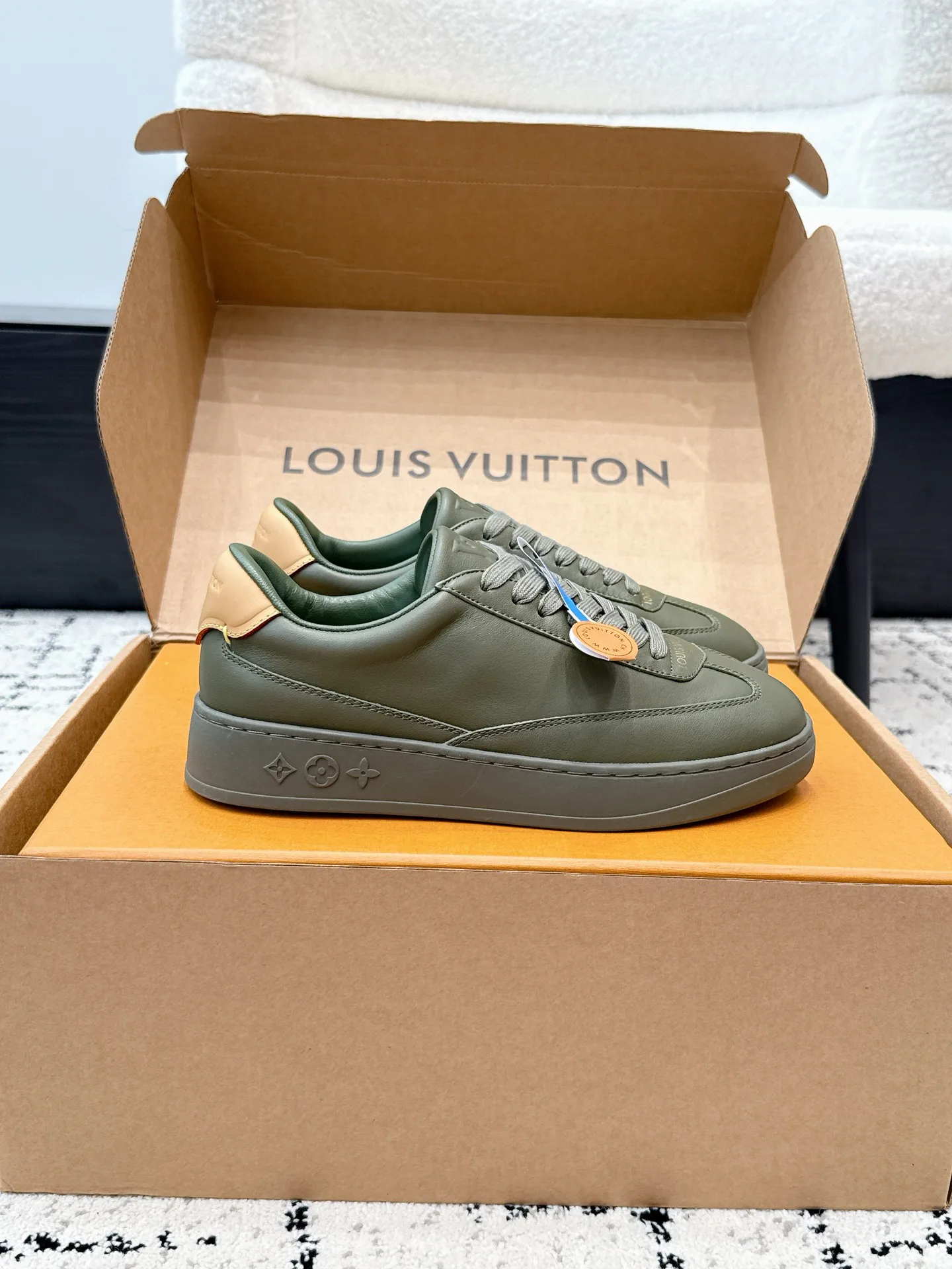 Кроссовки Женские Louis Vuitton 17615668