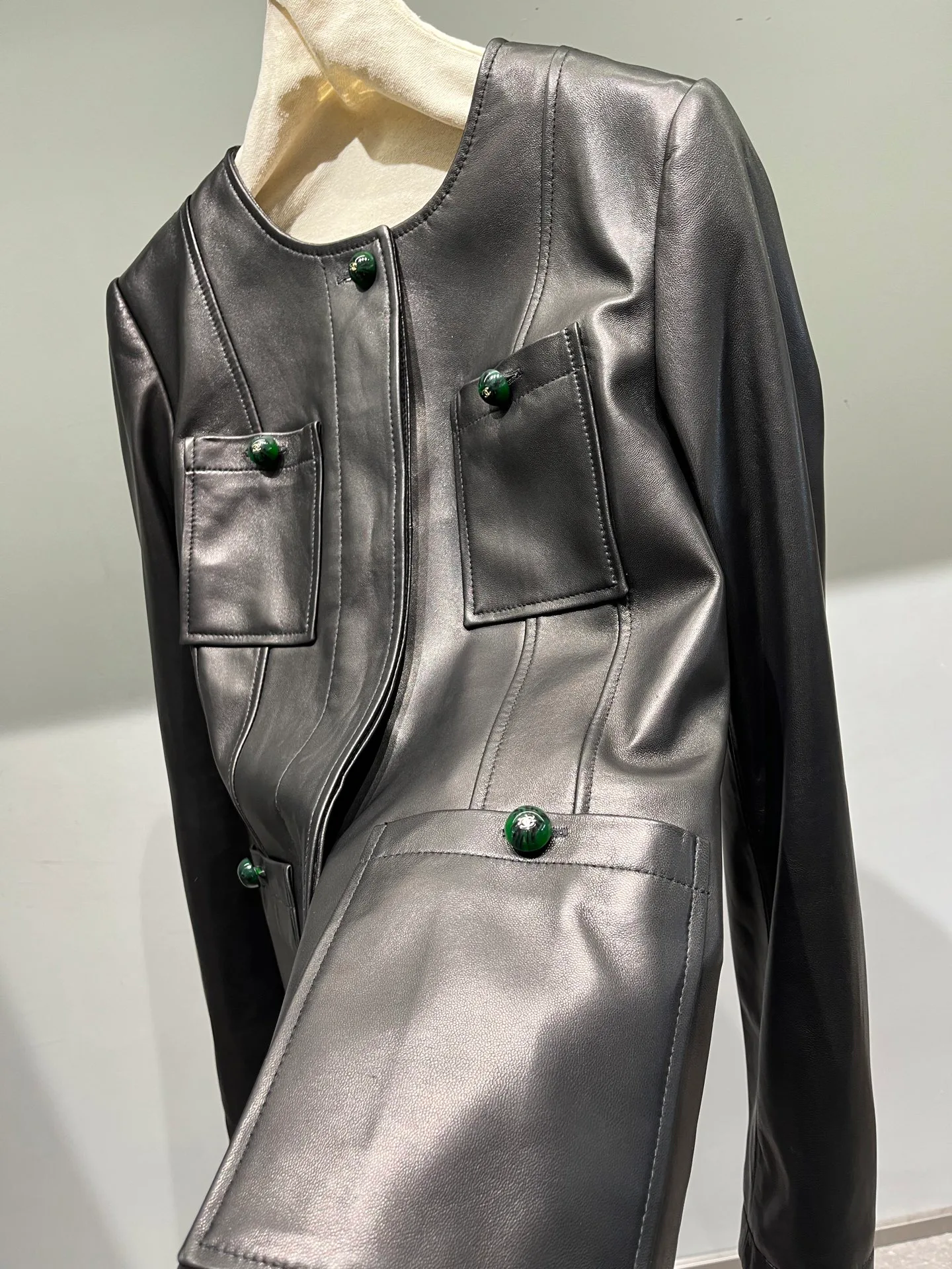 Кожаные Куртки И Дублёнки Женские Chanel 18654672