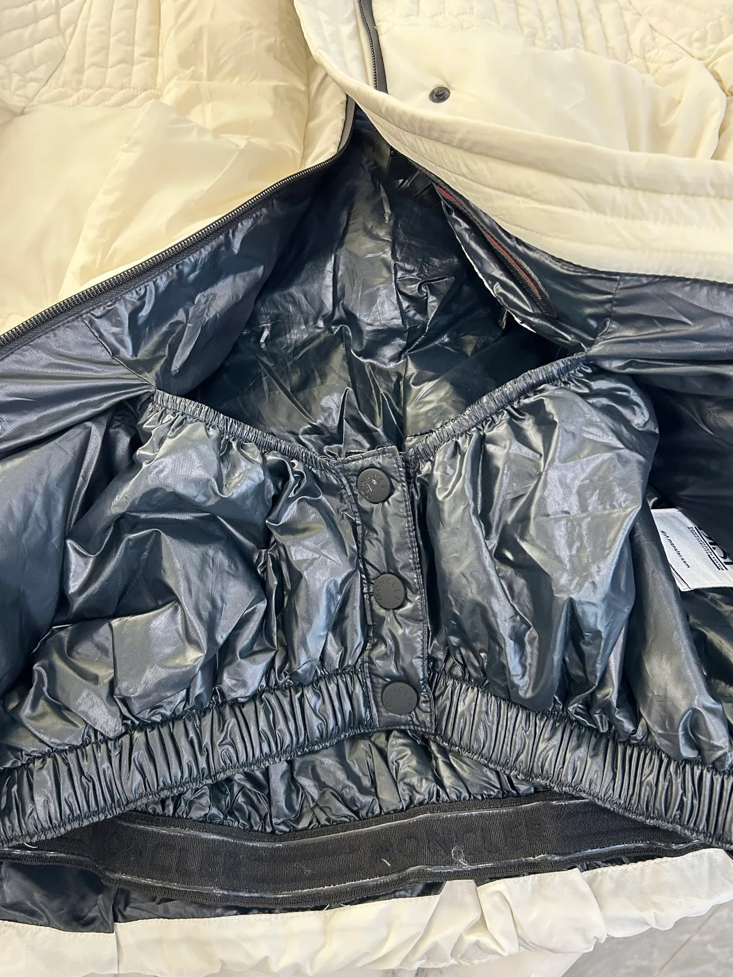 Куртки И Пуховики Мужские Moncler 18231501