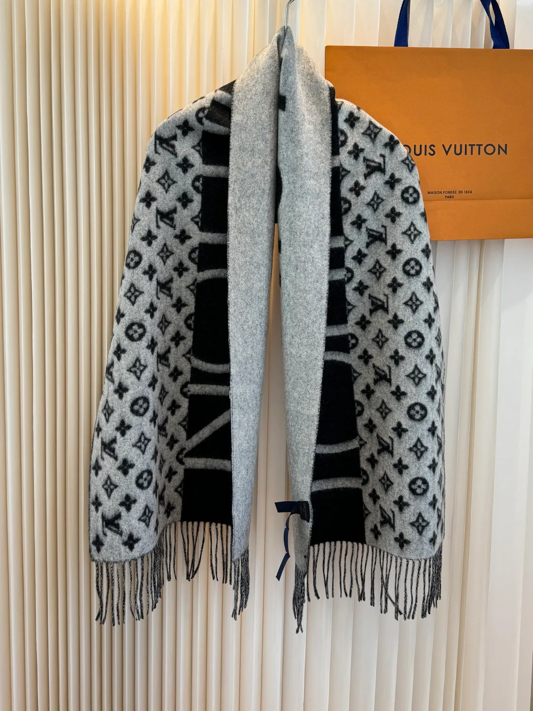 Шарфы Louis Vuitton 18627237