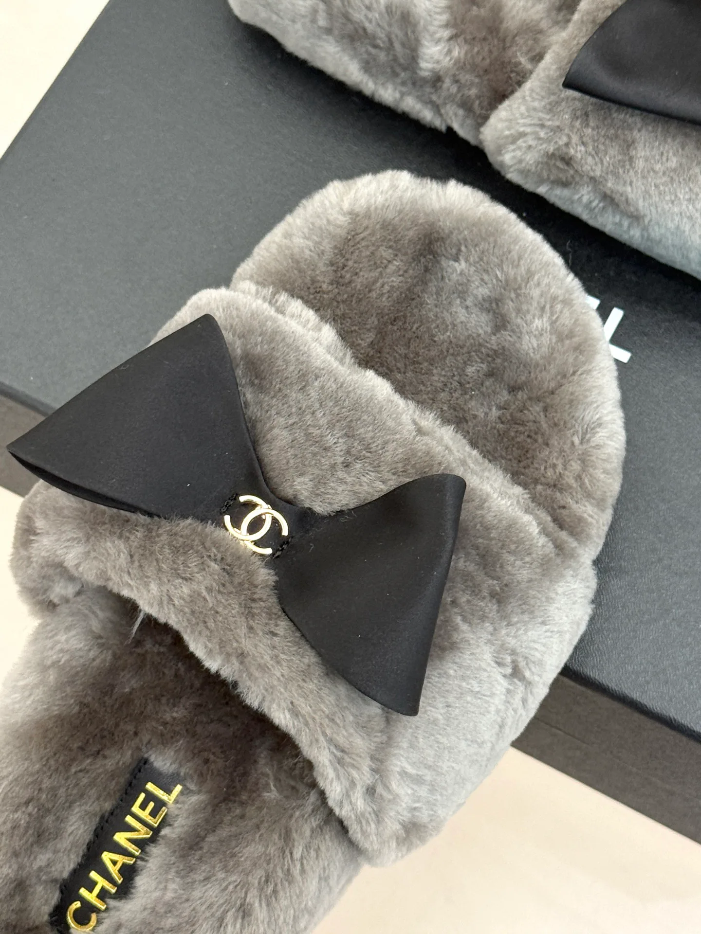 Тапочки Женские Chanel 18703387