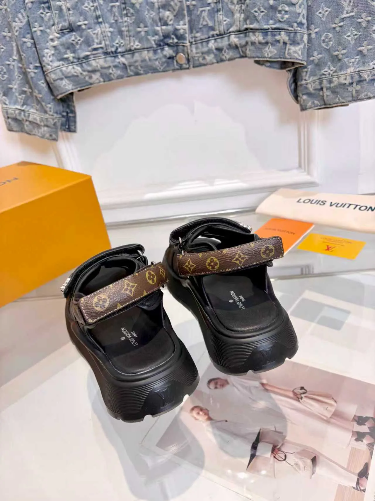 Сандалии Женские Louis Vuitton 11019575