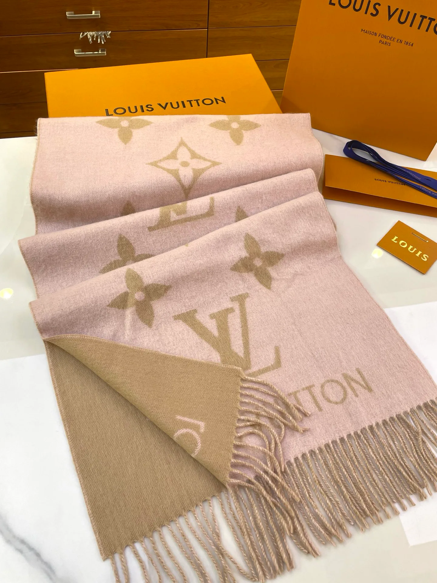 Шарфы Louis Vuitton 266404