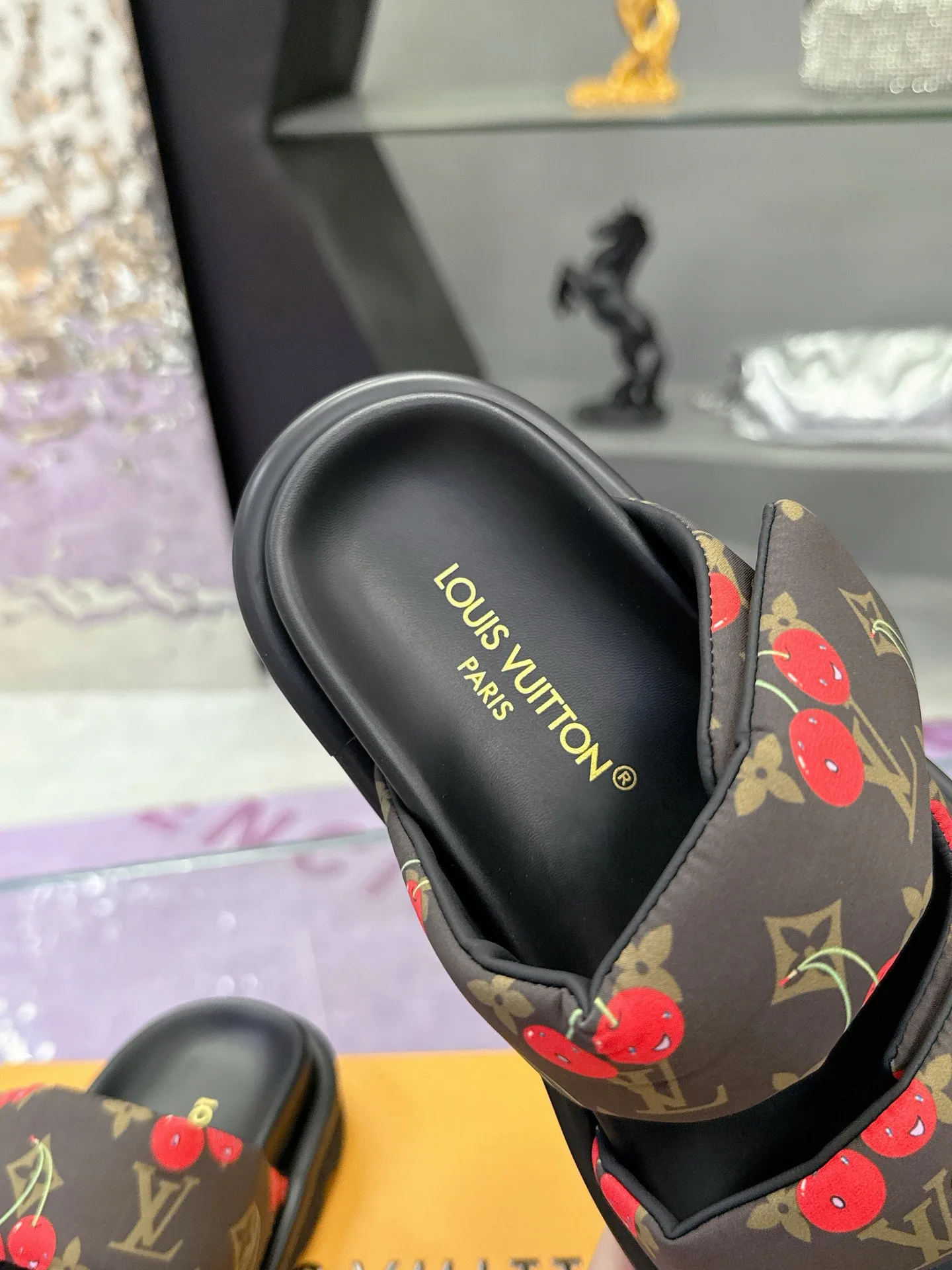 Шлепанцы Женские Louis Vuitton 17530461