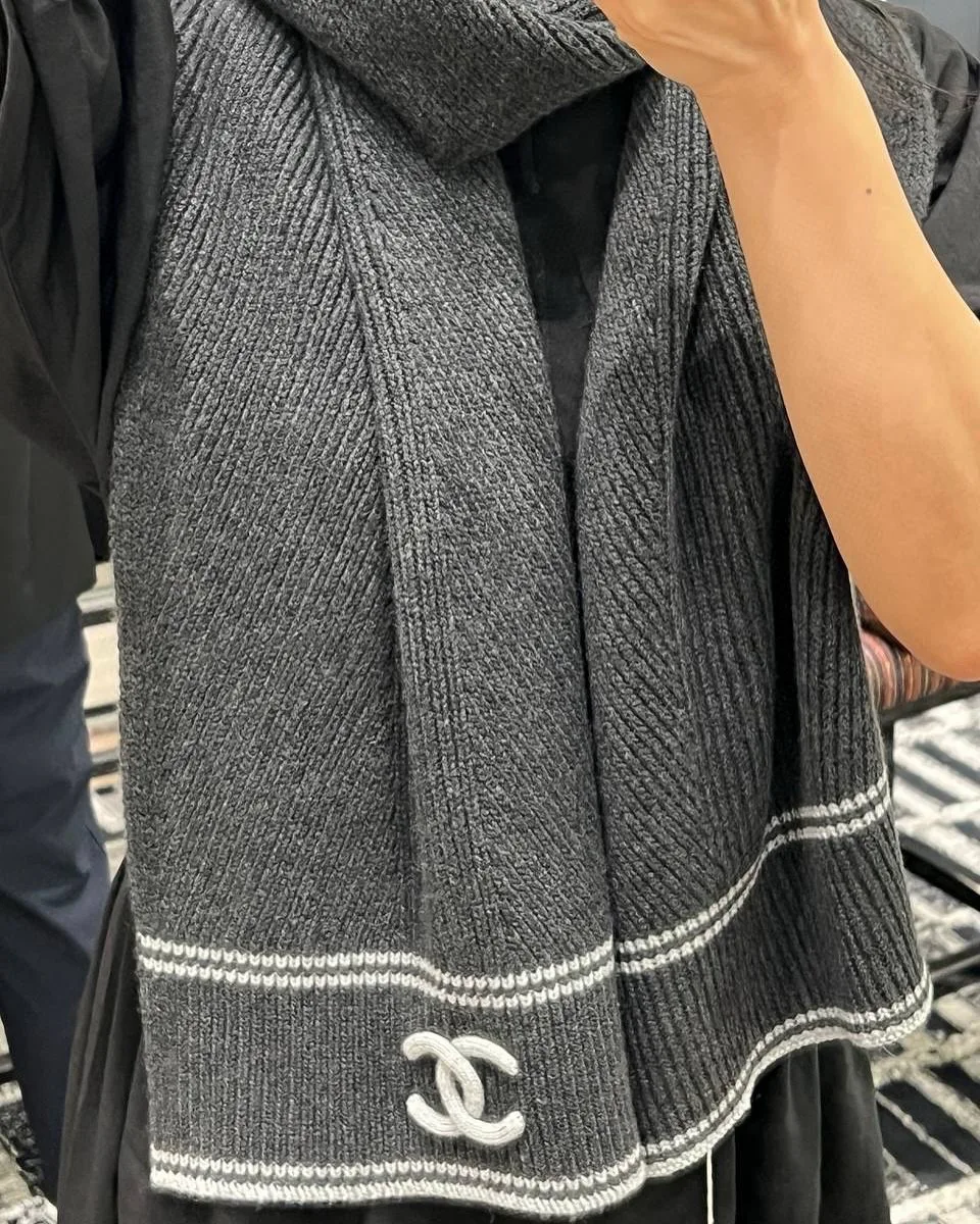Шарфы Chanel 18427053