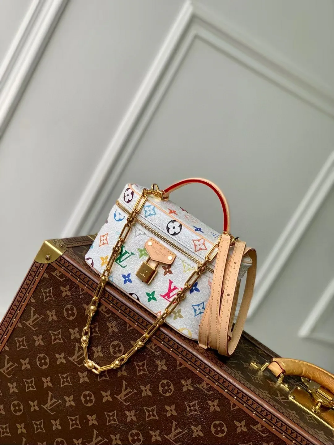 Классические Сумки Женские Louis Vuitton 18148121