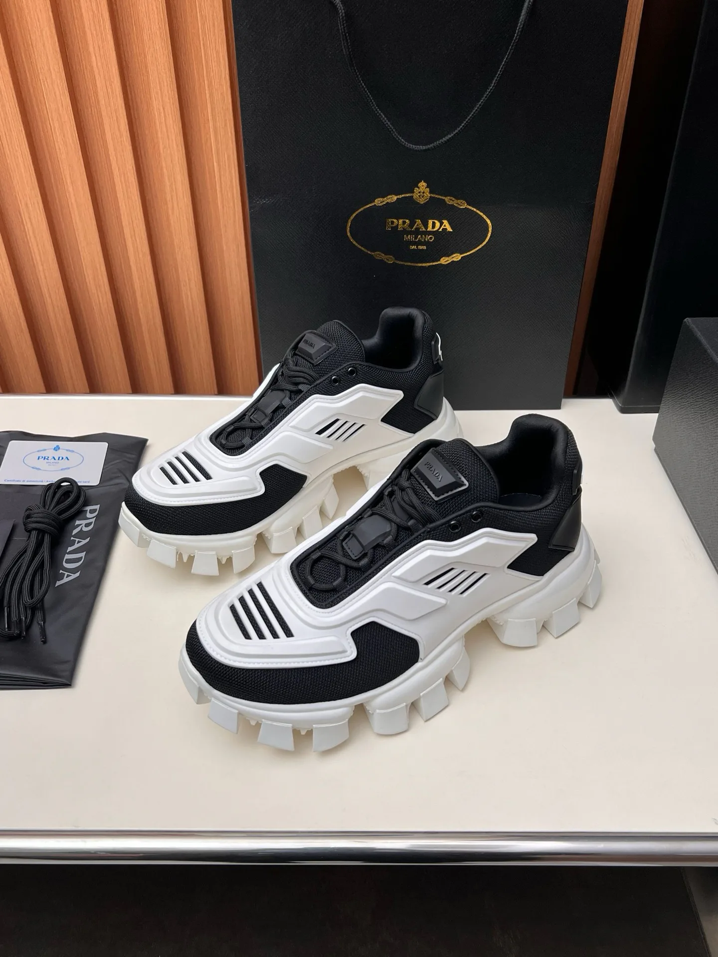 Кроссовки Женские Prada 17955143