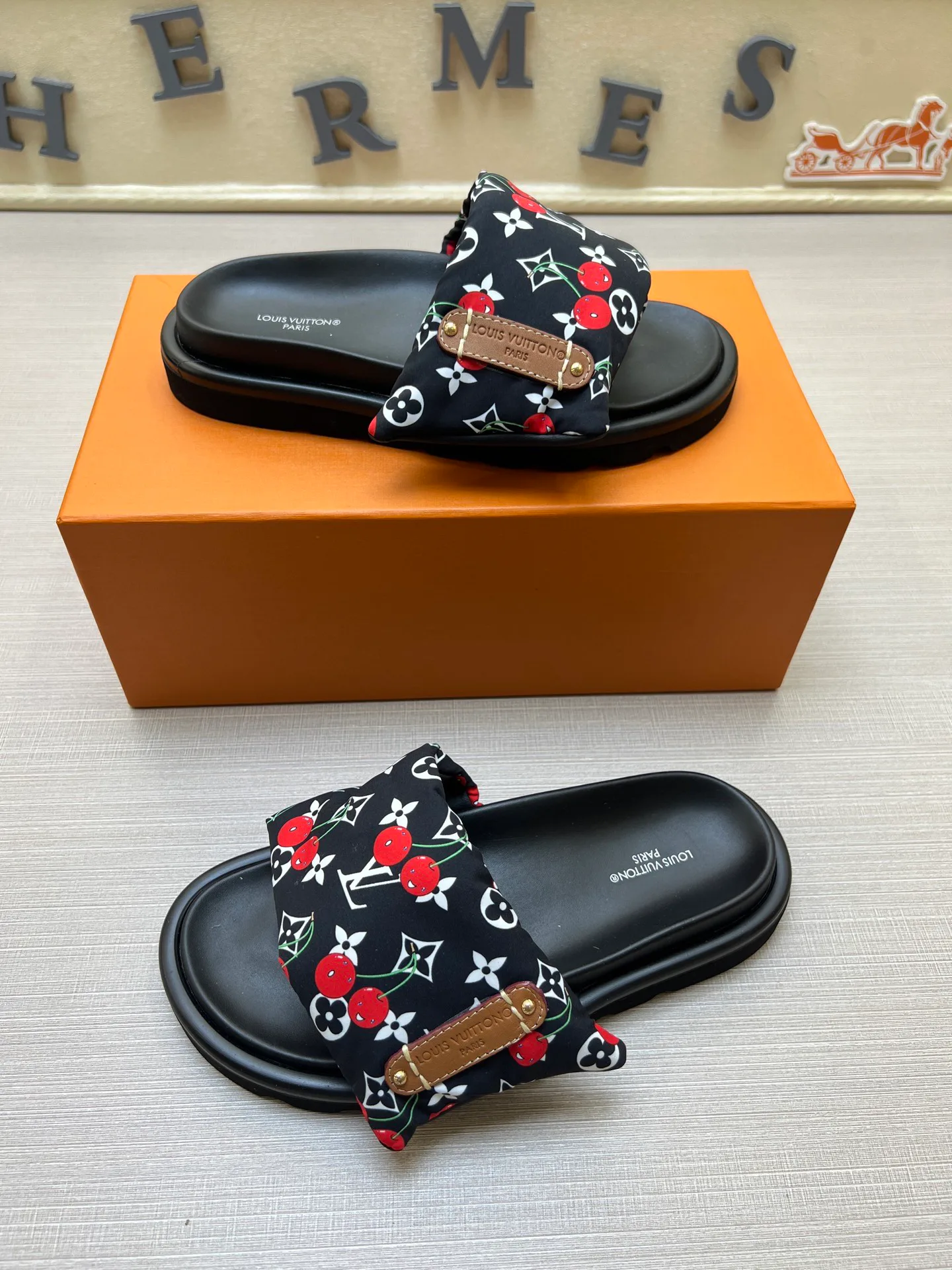 Шлепанцы Женские Louis Vuitton 9801561