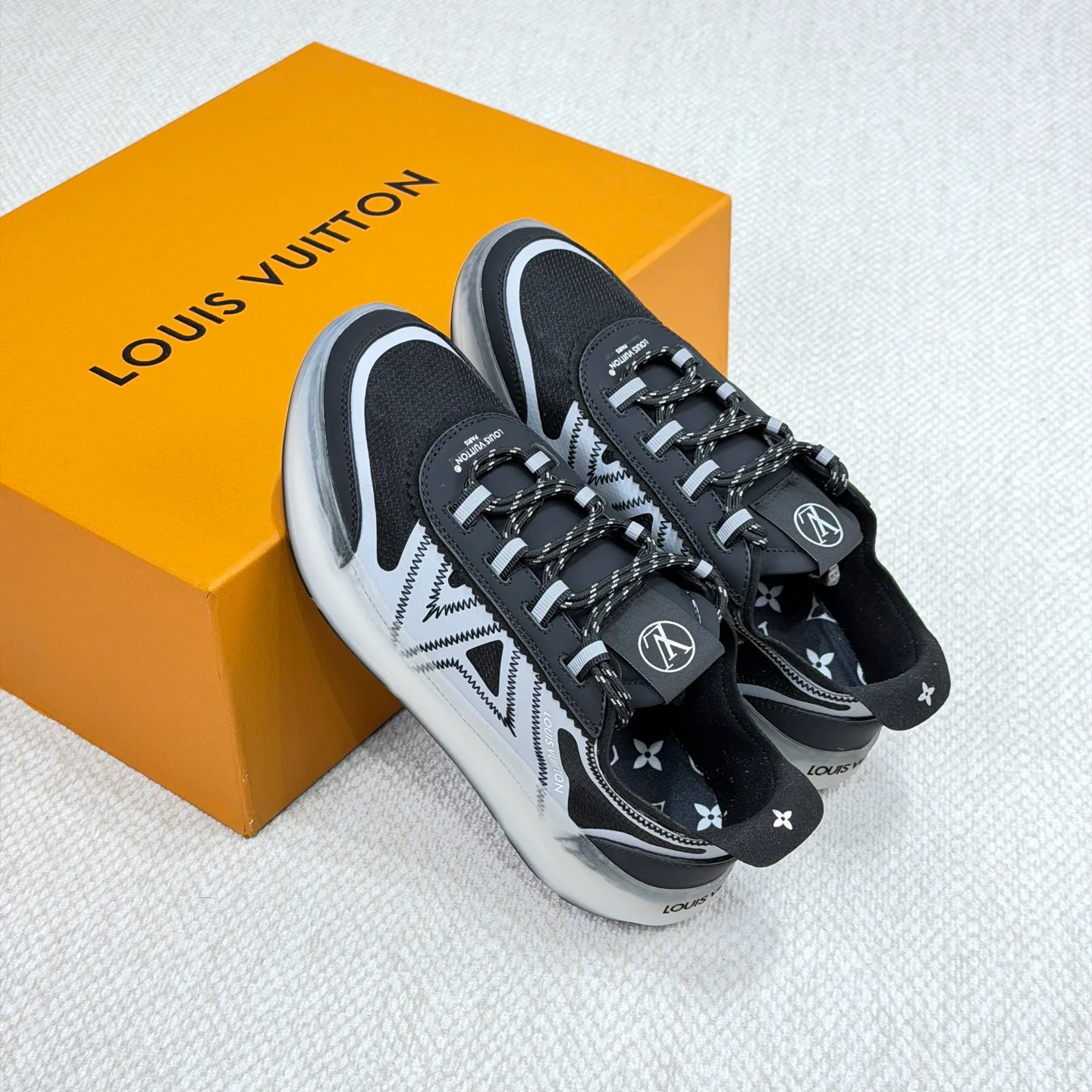 Кроссовки Женские Louis Vuitton 18265146