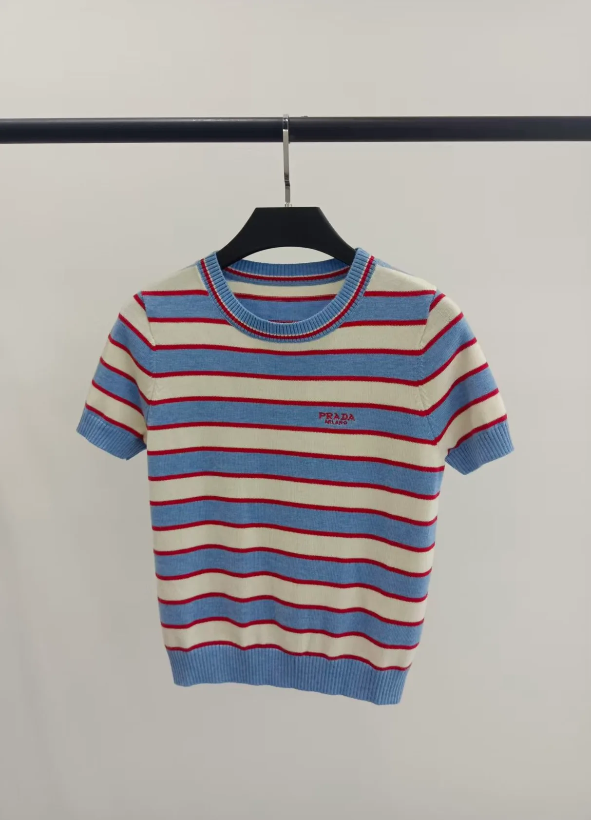 Футболки Женские Prada 13456132