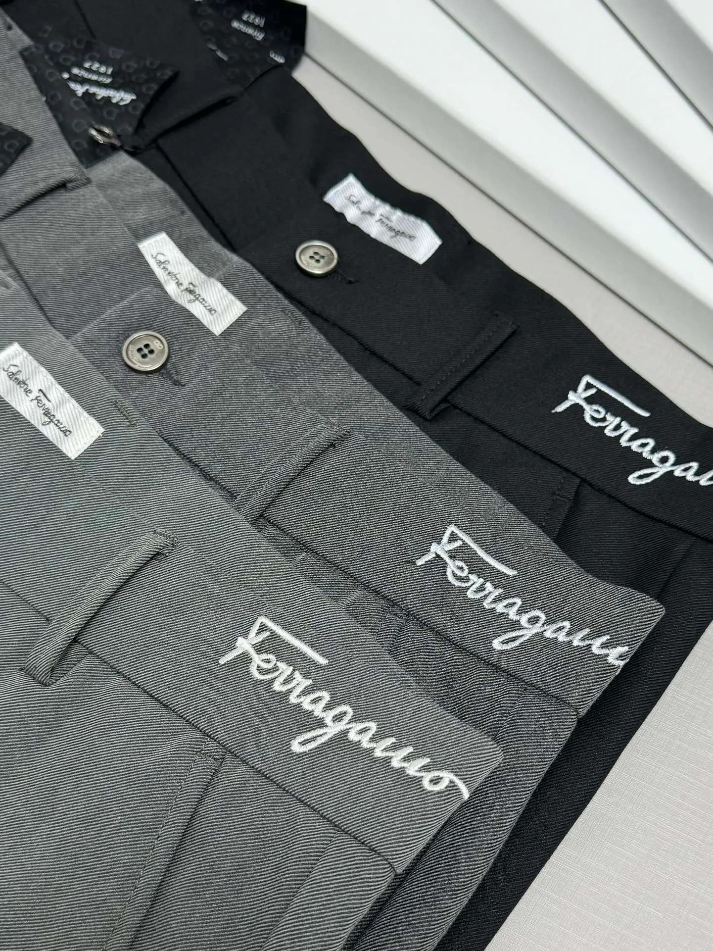 Брюки Мужские Salvatore Ferragamo 11755749