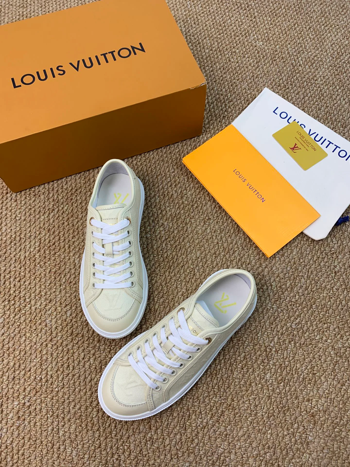 Кроссовки Женские Louis Vuitton 17545207