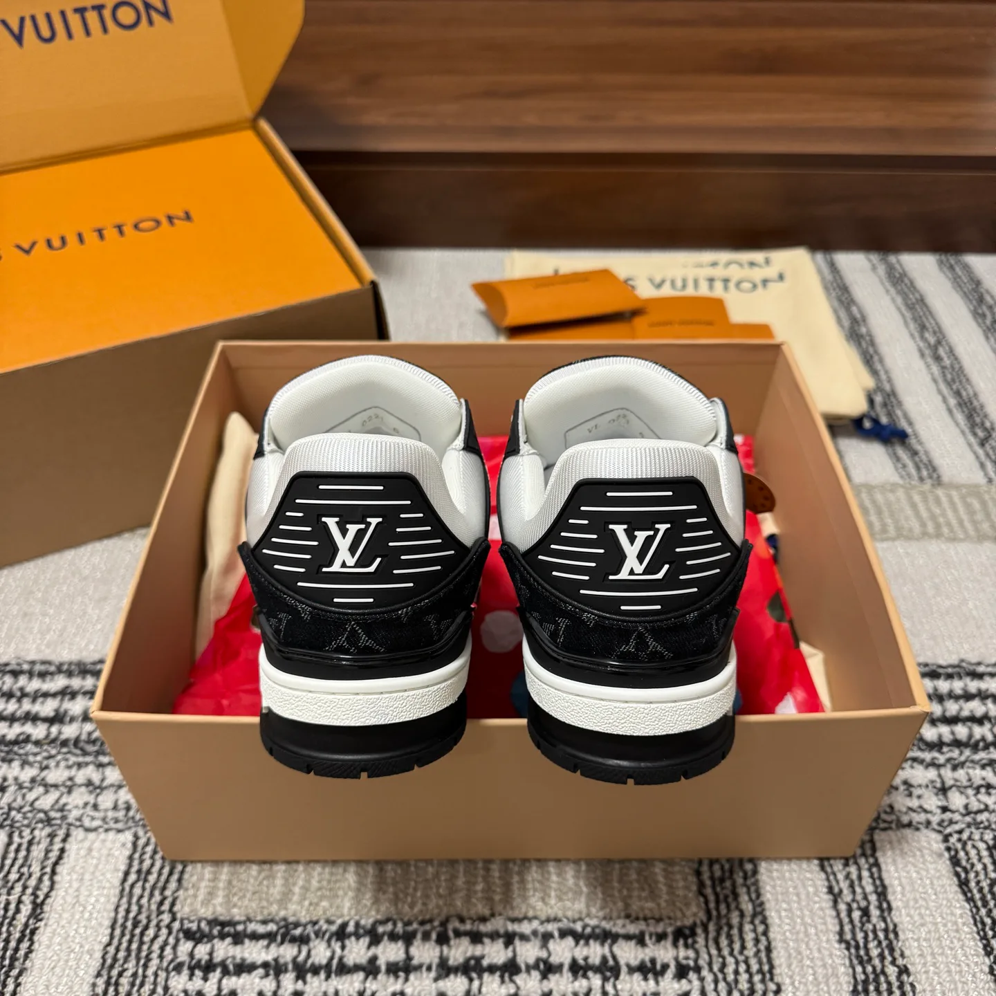 Кроссовки Женские Louis Vuitton 1546762