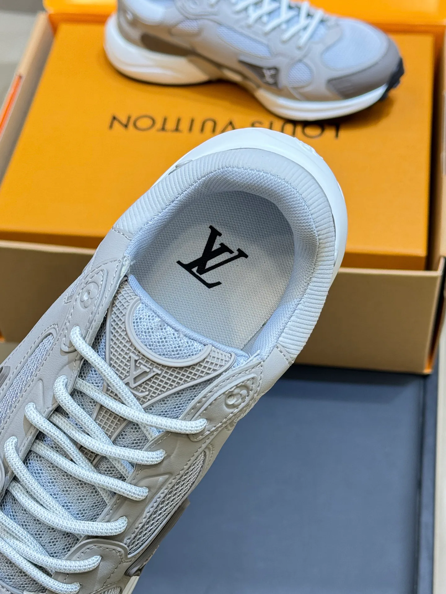 Кроссовки Женские Louis Vuitton 11347077