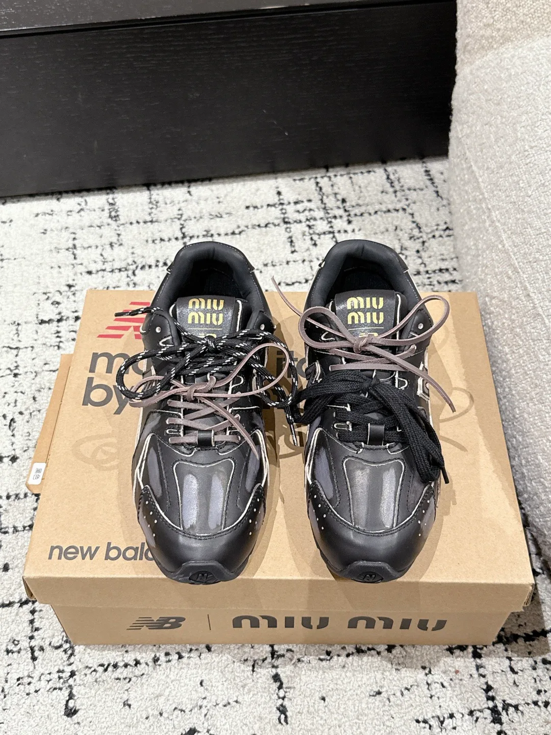 Кроссовки Женские Miu Miu 18409615