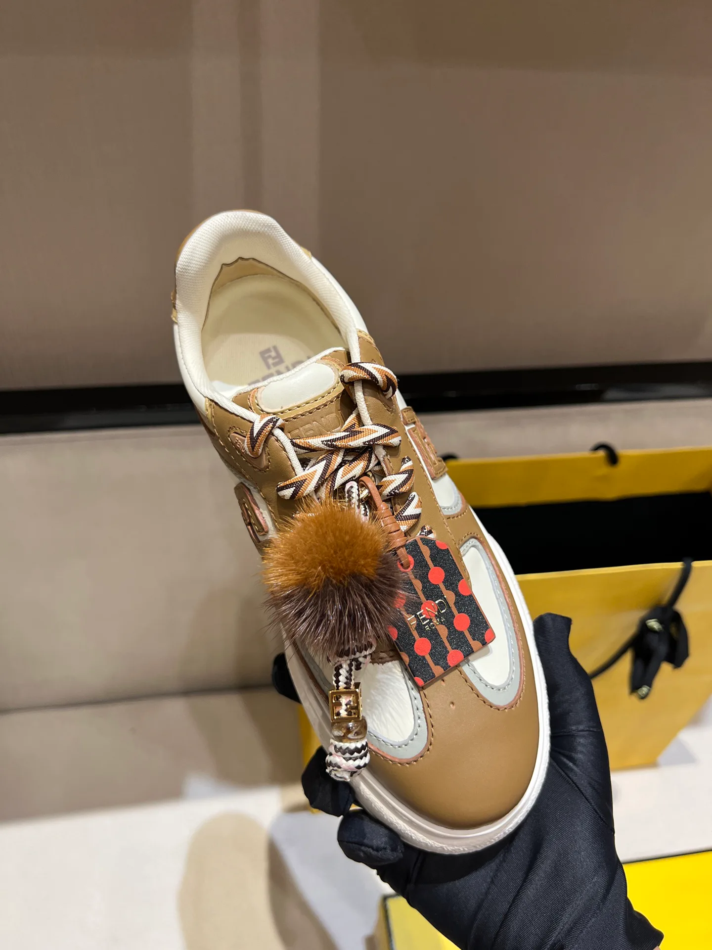 Кроссовки Женские Fendi 18020656
