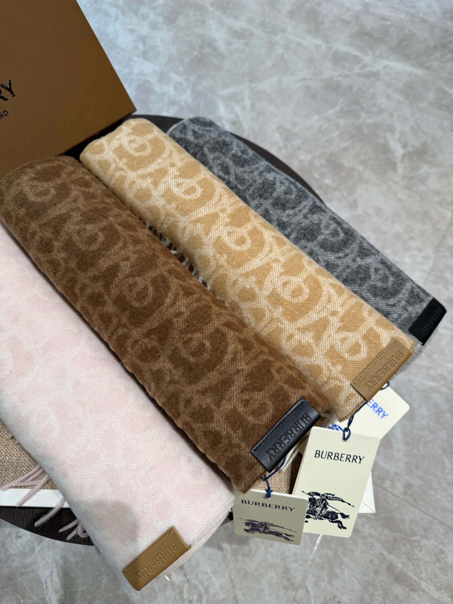 Шарфы Burberry 18002704