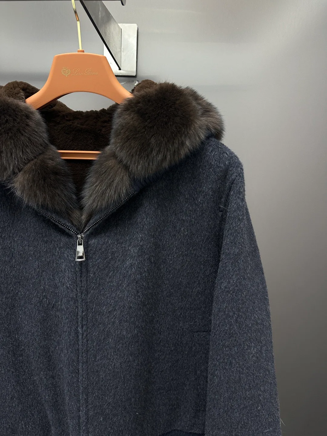 Куртки И Пуховики Женские Loro Piana 18761144